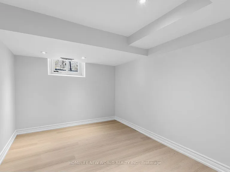 41 Binswood Ave #LOWER — Photo 4