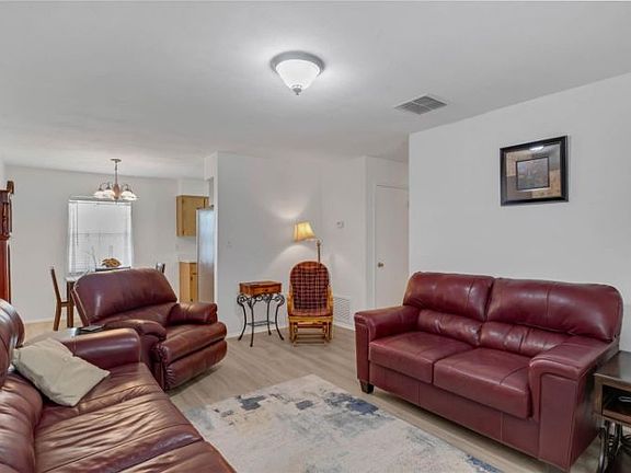 5th image of 40522 W 5th Ave