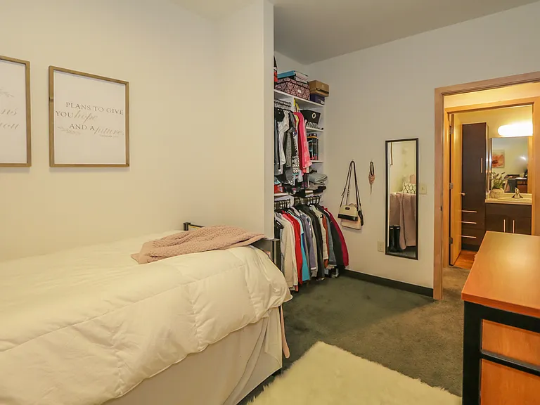142 W Johnson St — Photo 24