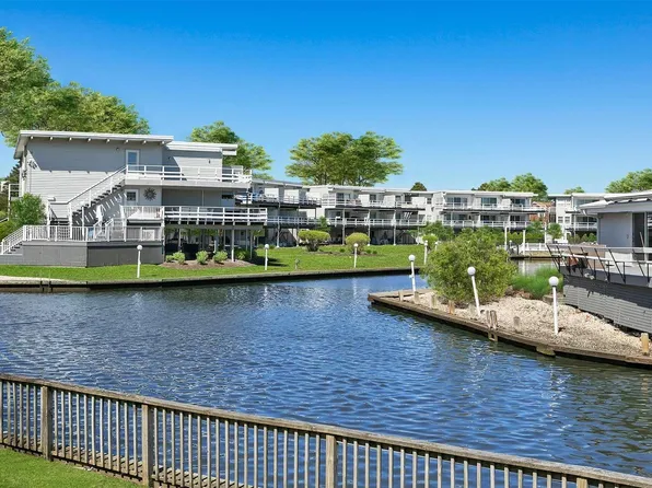35 Library Avenue #7K, Westhampton Beach, NY 11978
