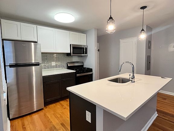 2nd image of 75 Clendenny Ave #2B