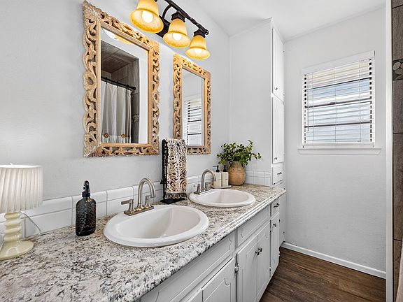 3rd image of 4730 W Dengar Ave