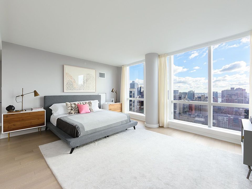 1st image of 400 Park Ave S #31B