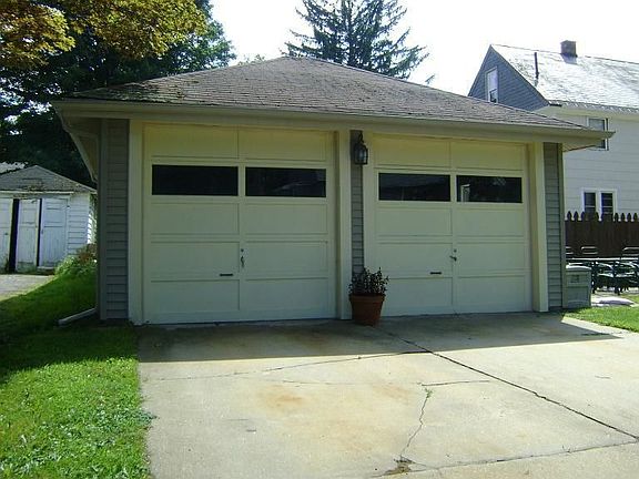 2 car detached garage