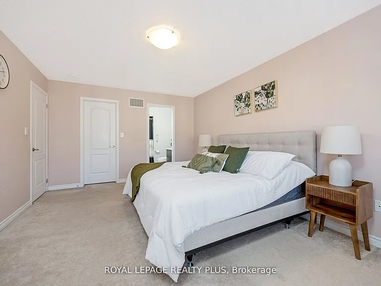 1542 Gainer Cres — Photo 20