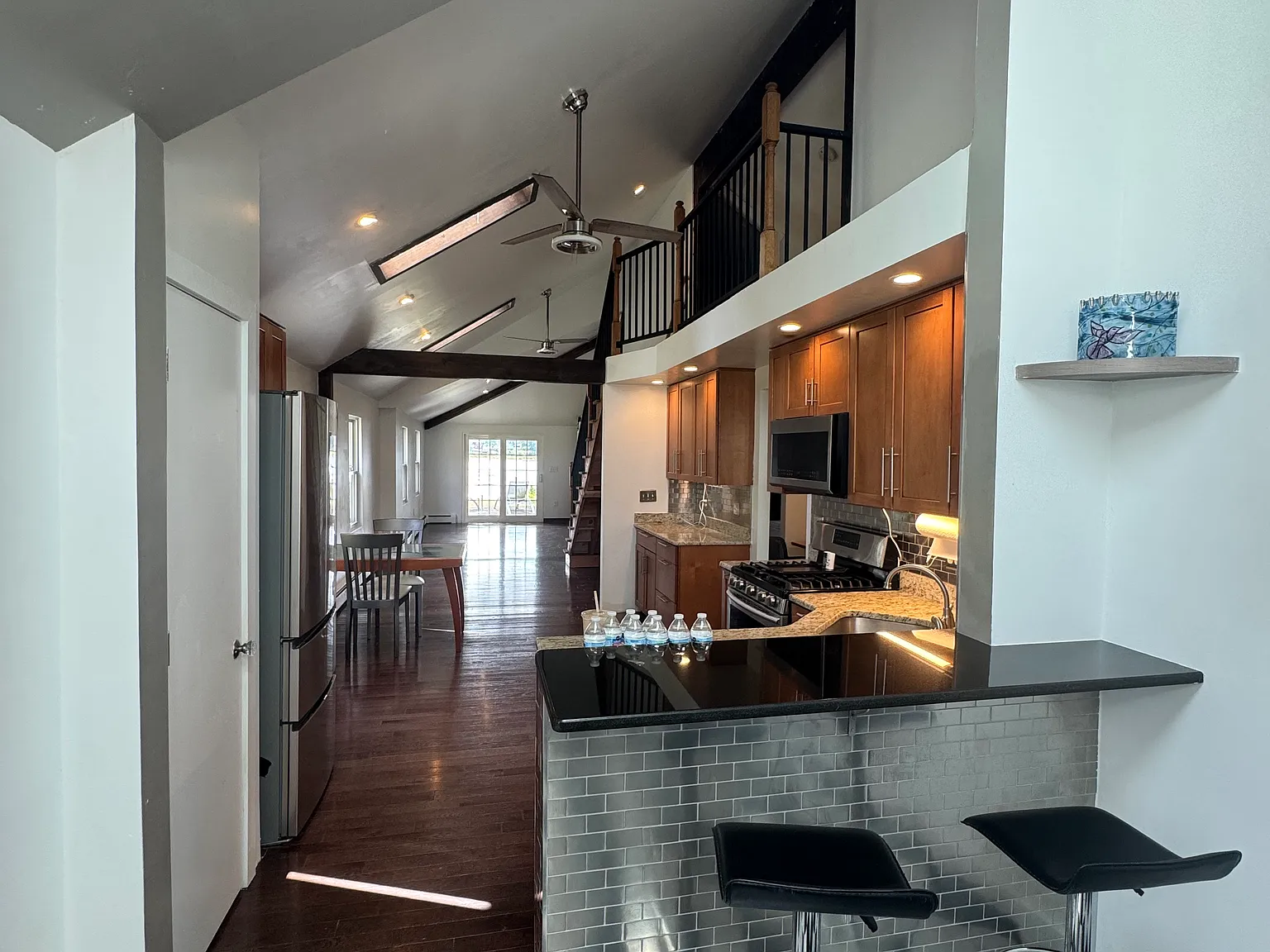 2 bed, 1093 sqft, $3,000 — Photo 4