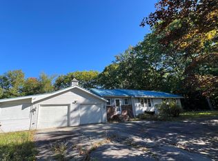 713 McGrath Pond Rd, Belgrade, ME 04917