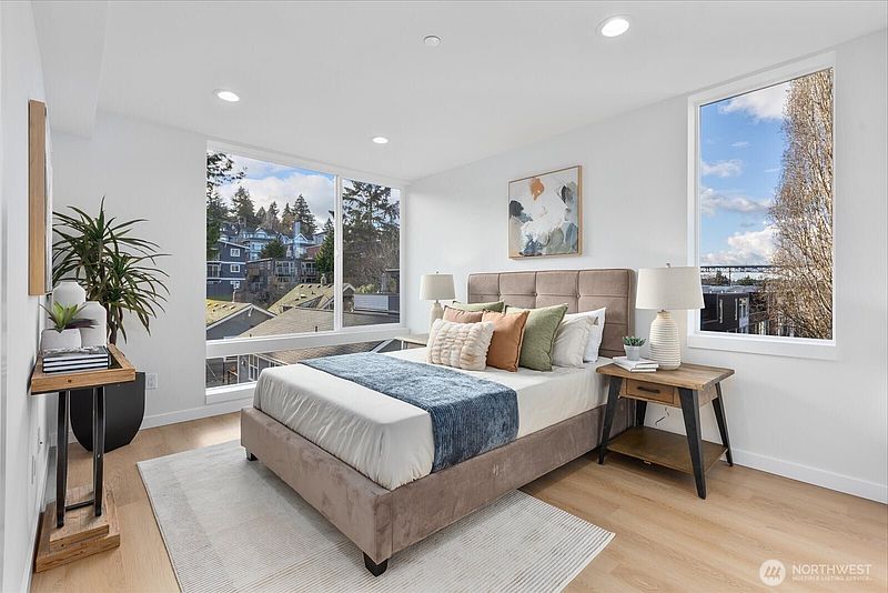 2nd image of 3110 Queen Anne Avenue N