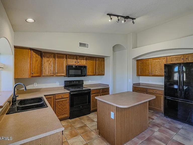 10269 W Patrick Ln — Photo 9
