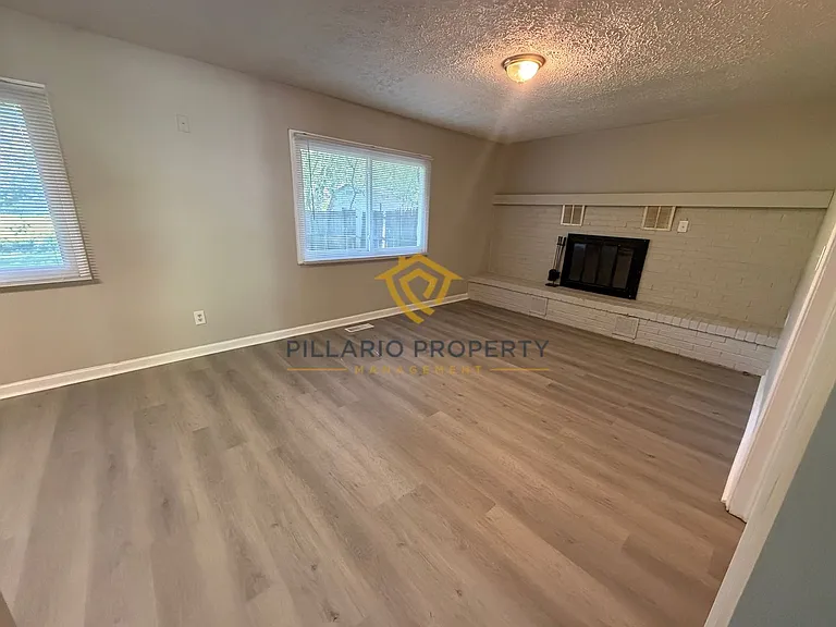 4441 N Vinewood Ave — Photo 11