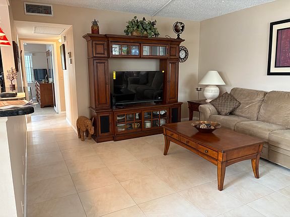 5th image of 369 Preston E #369-I