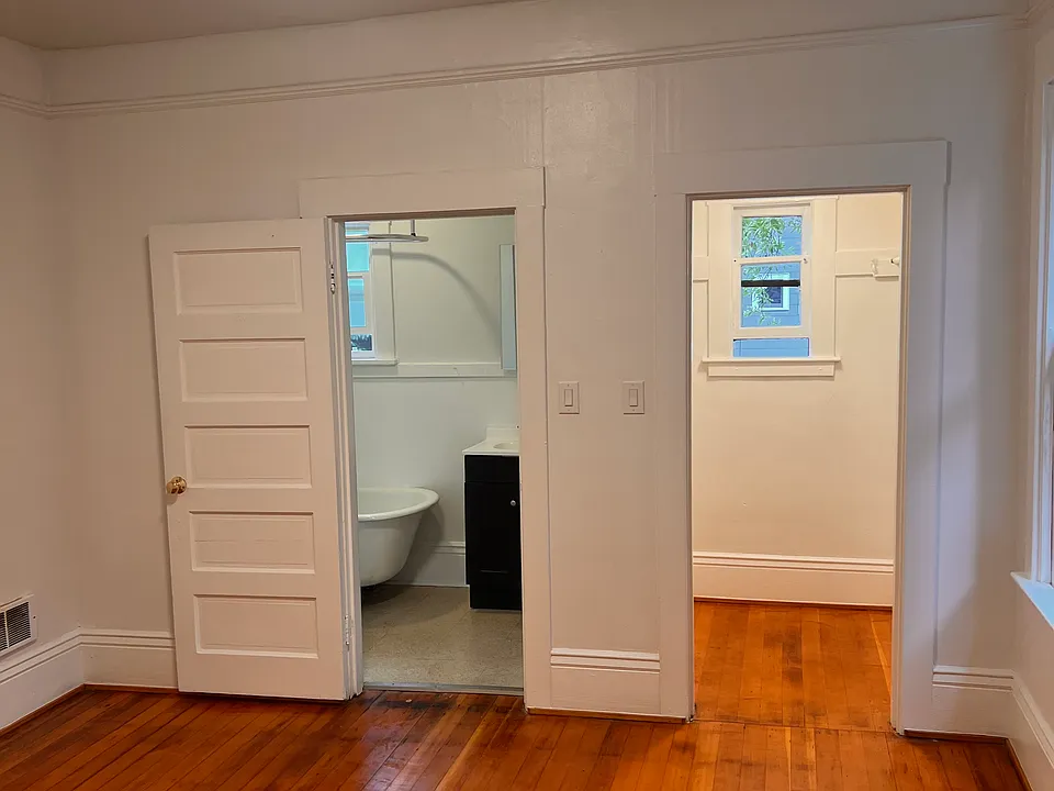 Bedroom, Full-Bath, Walk-in Closet