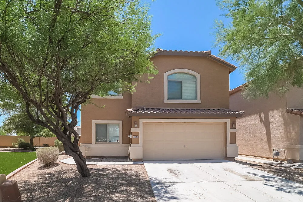 3 bed, 2.5 bath, 2191 sqft, $1,905 — Photo 1