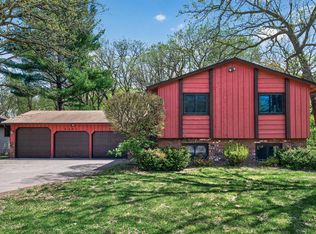 8285 Pleasant View Dr, Mounds View, MN 55112