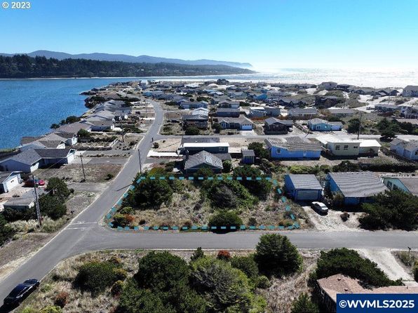 1901 Beachview Dr, Waldport, OR 97394