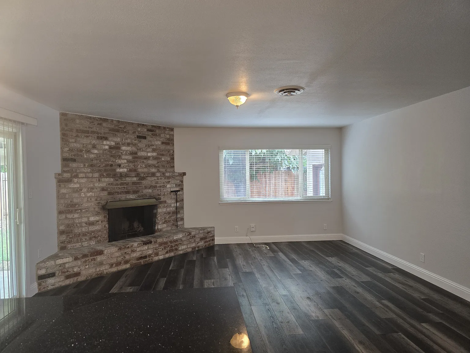 3 bed, 1598 sqft, $3,395 — Photo 2
