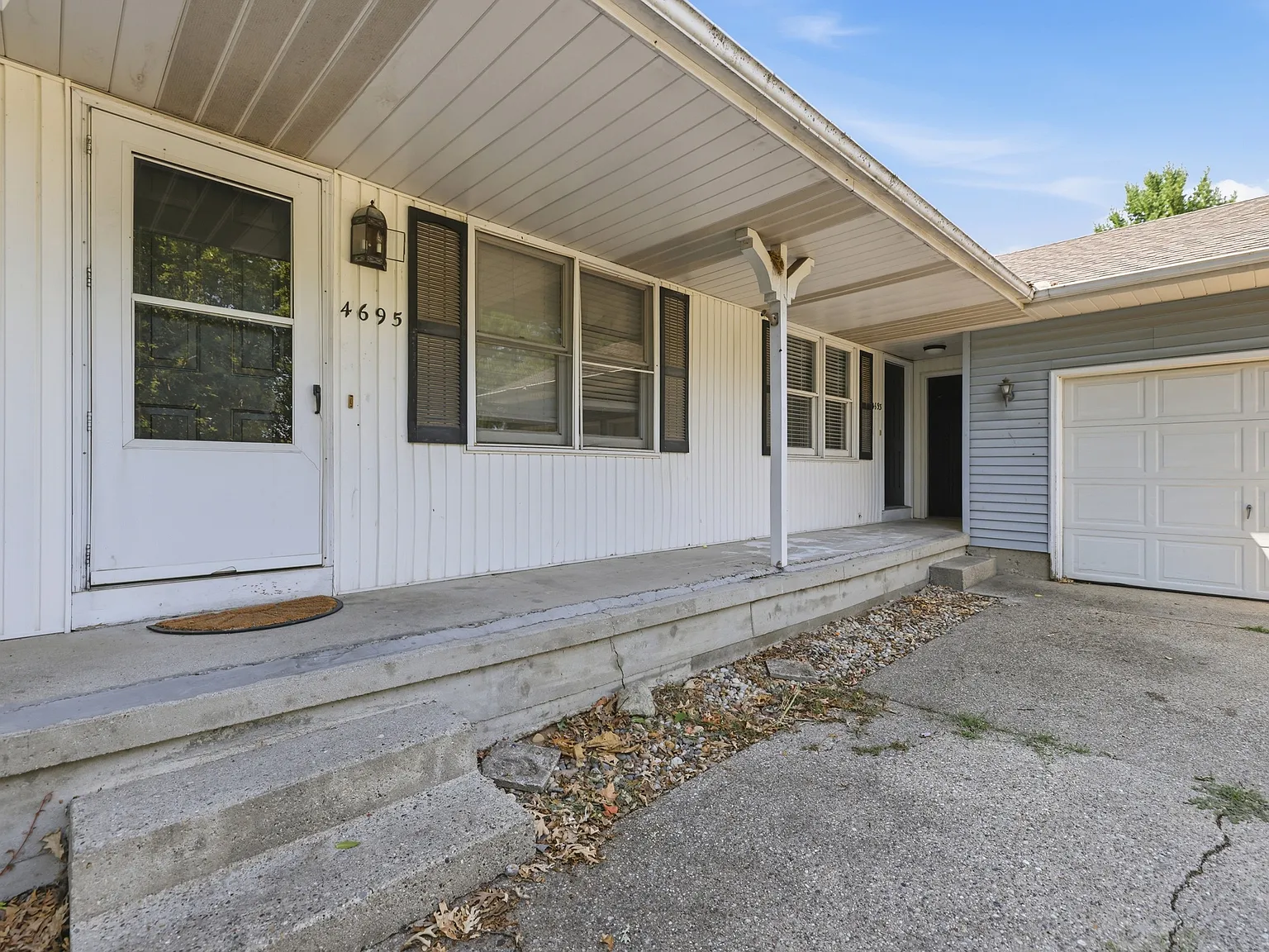 4 bed, 1500 sqft, $2,395 — Photo 3
