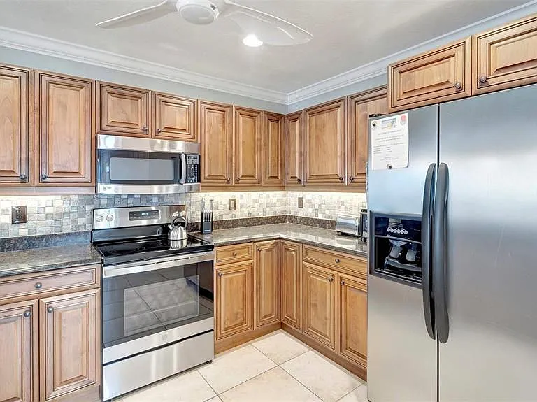 1125 W Peppertree Dr #705 — Photo 10