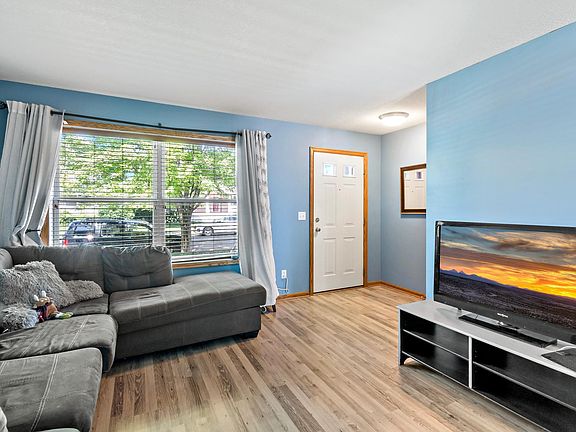 4th image of 612 1st Ave NW