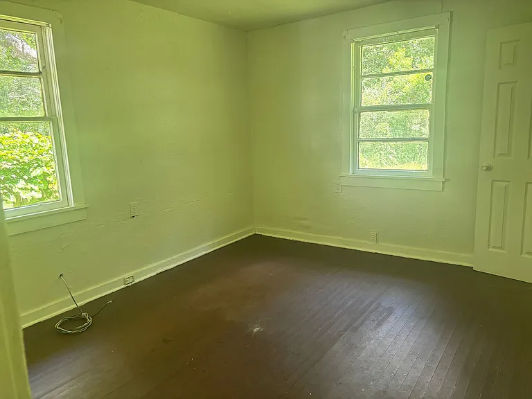 1136 Wiggins St — Photo 3