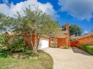 1012 Olde Towne Dr, Irving, TX 75061