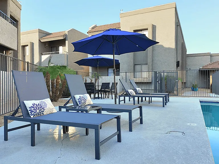 Olive East — Photo 16