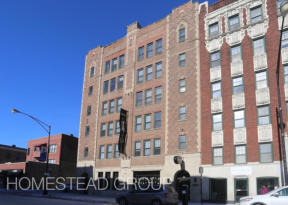 1st image of 846 W Montrose Ave APT 210
