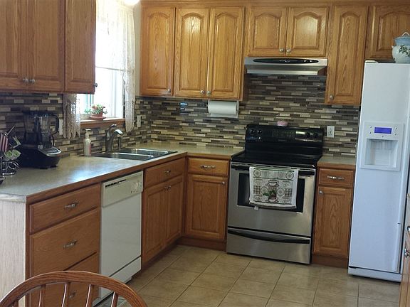 4th image of 18110 E Maxwell Ave
