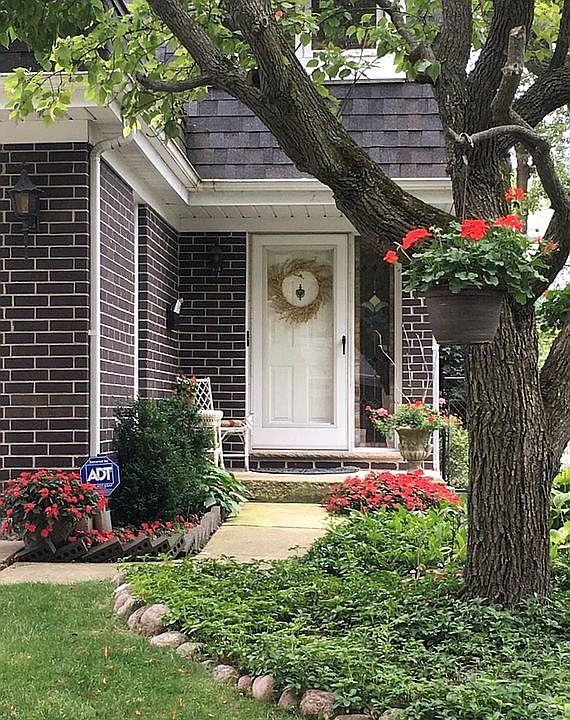 1st image of 470 Pleasant Ave