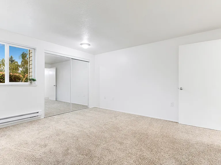 East Park Place Apartments — Photo 10