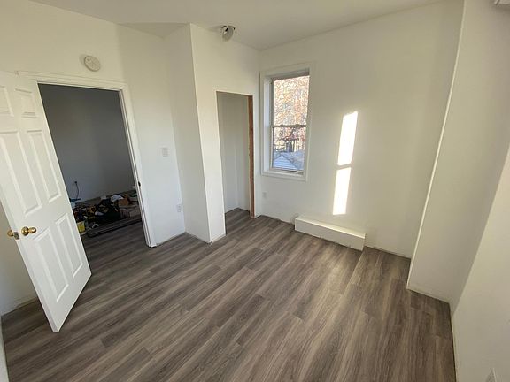 5th image of 89 Montgomery Ave Floor 2