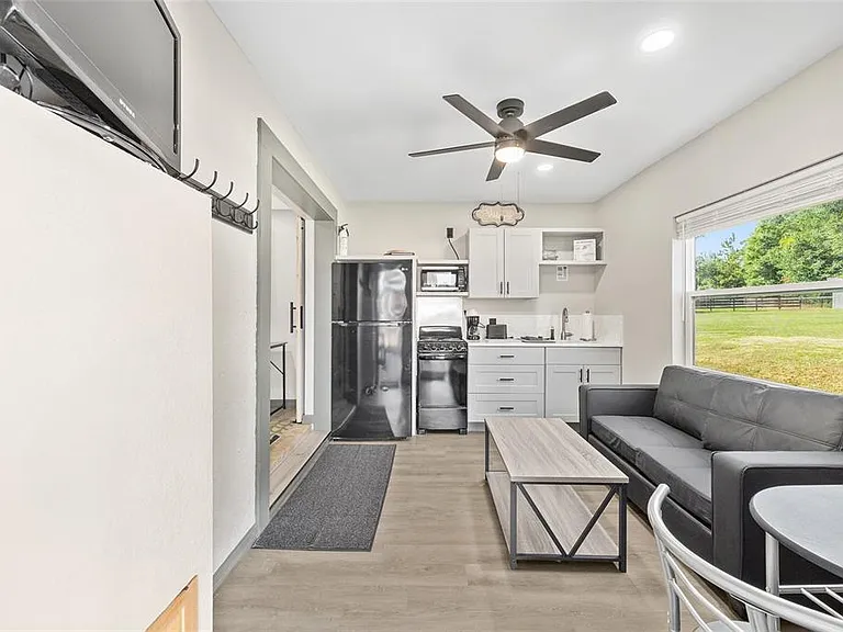 2 Count Fleet Dr — Photo 19