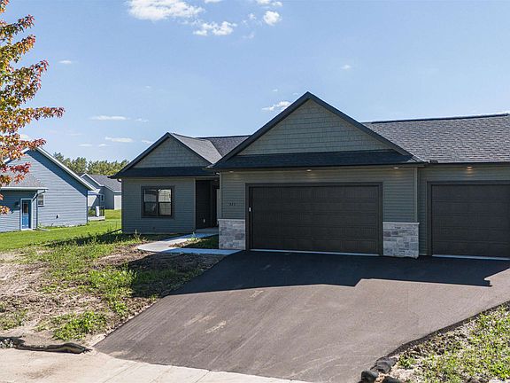 2nd image of 425 Village Ln