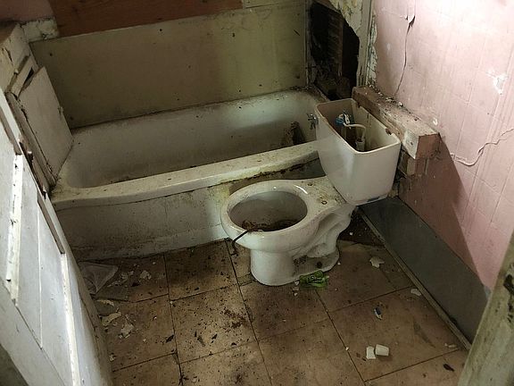 Full bathroom 