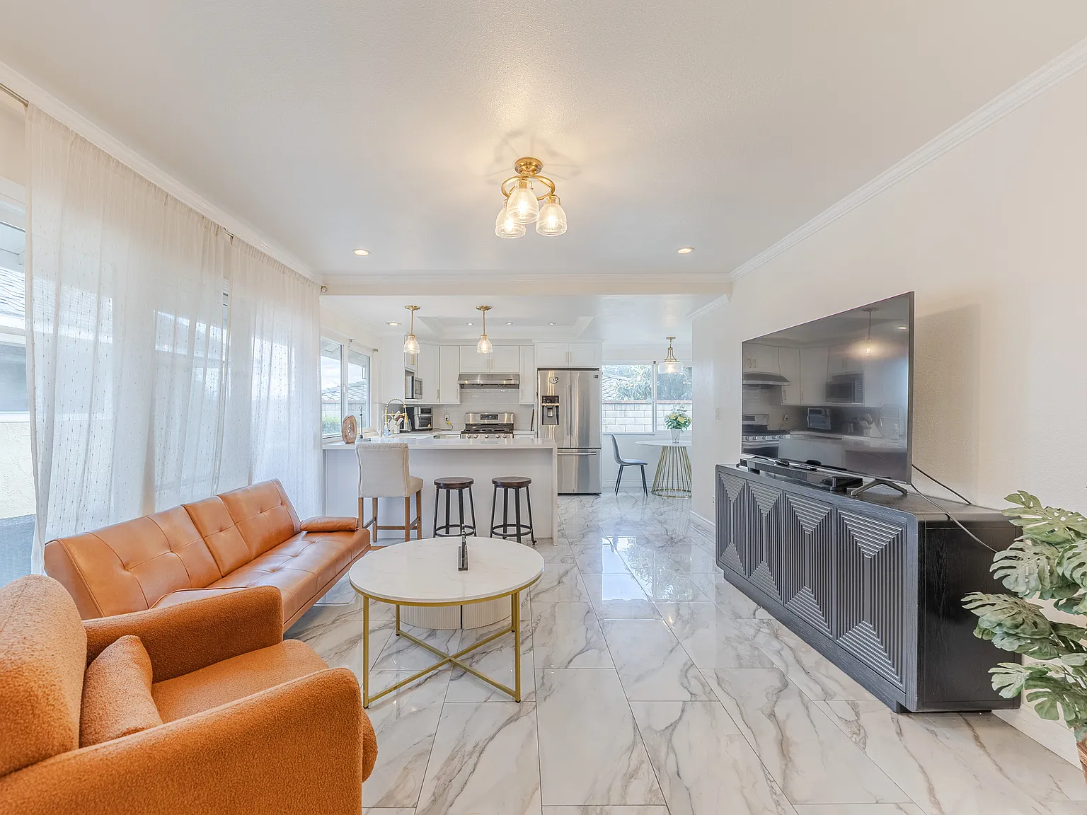 4 bed, 2.5 bath, 1872 sqft, $8,500 — Photo 4