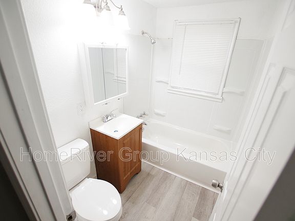 5th image of 2121 E 81st Ter