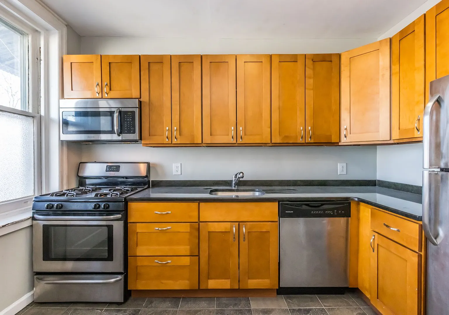 Stonehurst Apartments — Photo 1