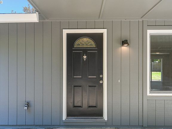 3rd image of 2520 NE 125th St
