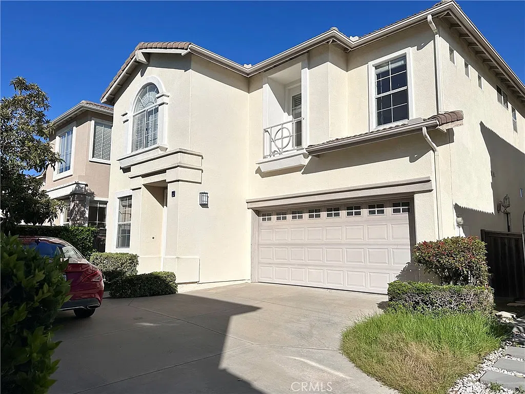 3 bed, 2.5 bath, 2014 sqft, $4,800 — Photo 3