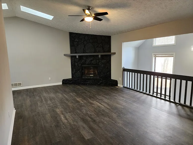 836 Sunset Ct NW — Photo 3