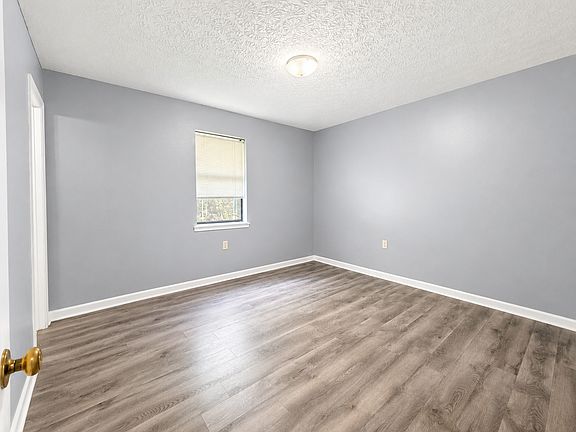 5th image of 124 Ashmore Ct #124