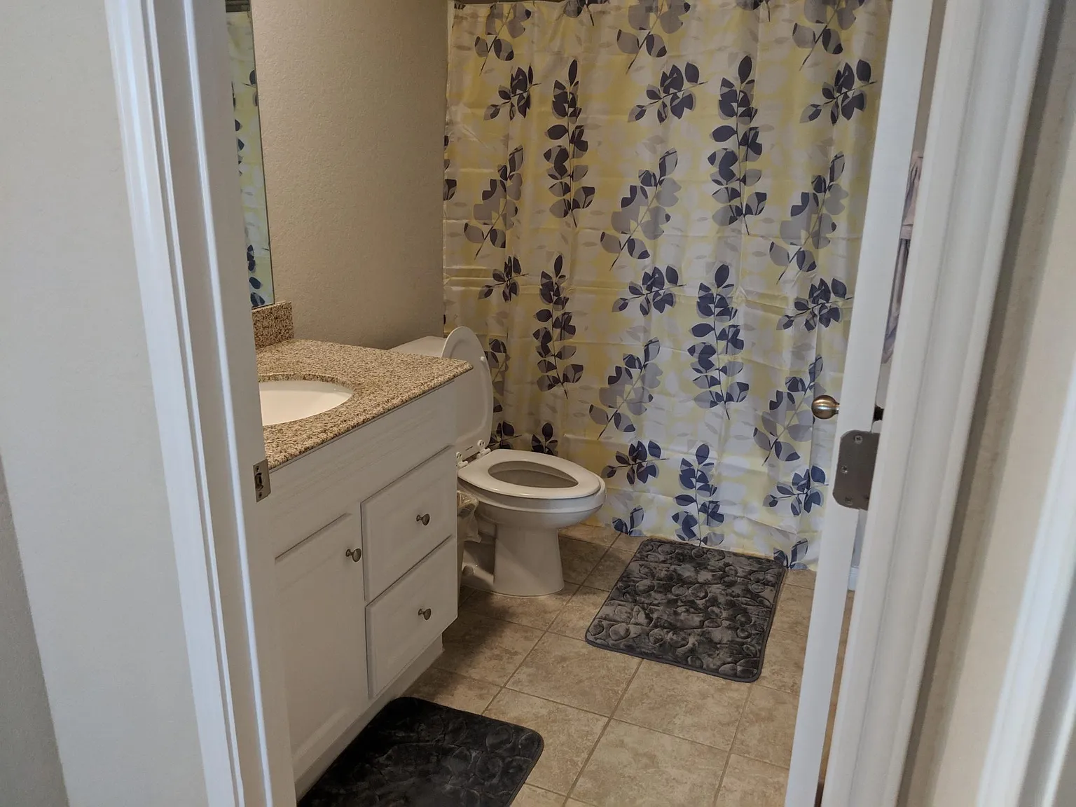 3 bed, 2.5 bath, 1765 sqft, $2,100 — Photo 2