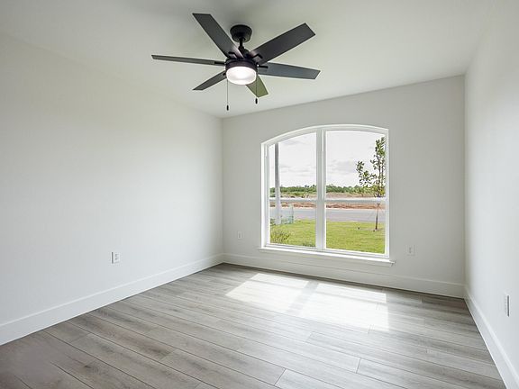 4th image of 5510 Slayde St