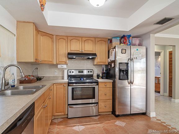 5th image of 11471 NW 39th St