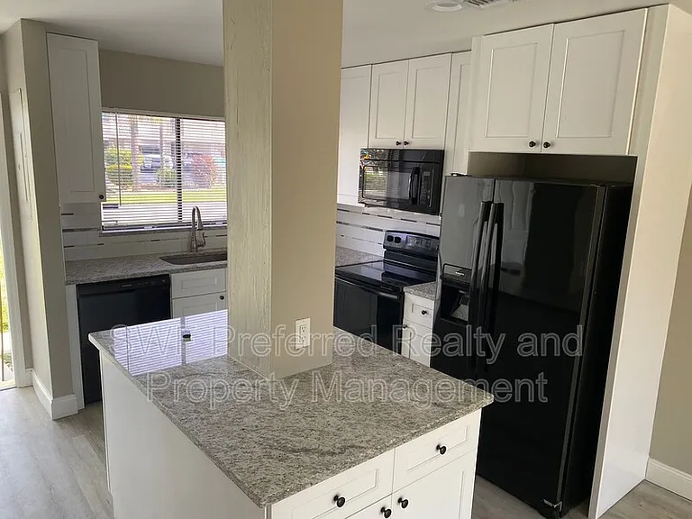 512 SE 43rd St #2 — Photo 6