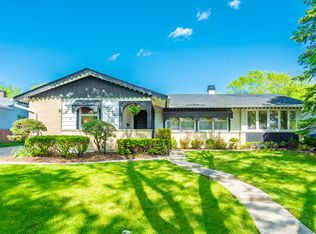 569 Grosvener Ln, Elk Grove Village, IL 60007