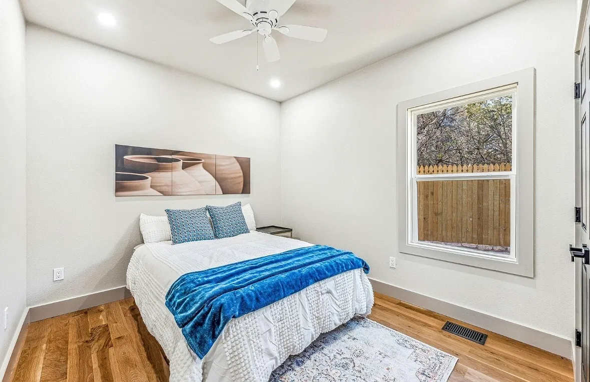 4 bed, 1556 sqft, $2,850 — Photo 2