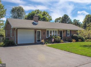 13 Shirley Ln, Boiling Springs, PA 17007