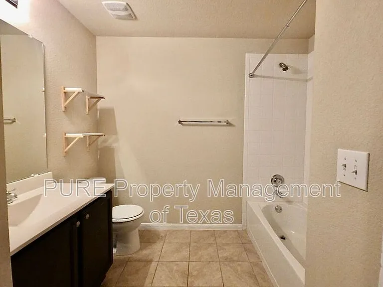 433 Moulins Ln — Photo 14
