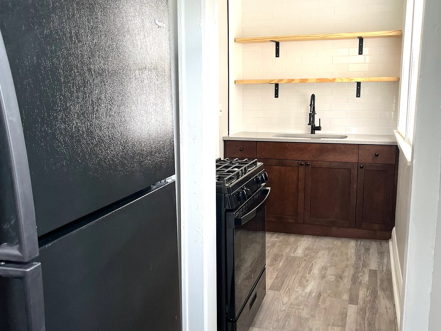 619 Tanglewood St — Photo 3